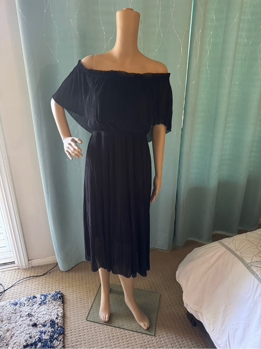 Express Black Off Shoulder Pleated Midi Dress | Medium